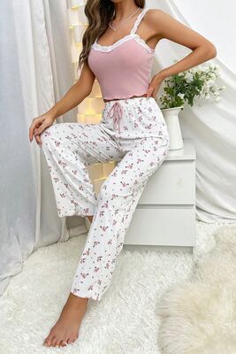 Merry See - Merry See Askılı Şık Üstü Dantel İşlemeli Baskılı Pijama Takımı Çok Renkli (1)