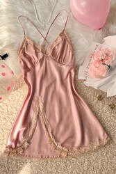 Merry See Dantel Büzgü Detaylı Yırtmaçlı Saten Gecelik Pembe - Thumbnail
