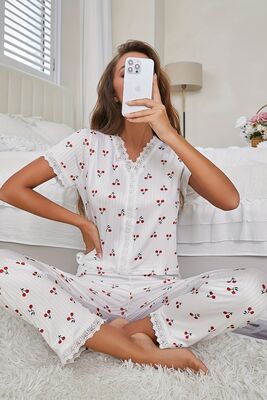 Merry See - Merry See Özel Örme Kumaş Güpür Dantelli Kiraz Baskılı Kısa Kollu Pijama Takımı Beyaz