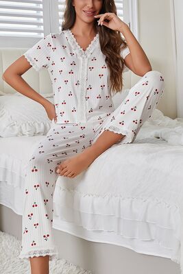 Merry See - Merry See Özel Örme Kumaş Güpür Dantelli Kiraz Baskılı Kısa Kollu Pijama Takımı Beyaz (1)